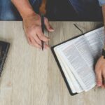 Como-predicar-por-primera-vez-biblia-estudiando-la-biblia