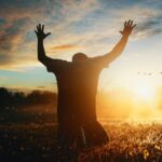 Recibe el Poder de la Adoración y Alabanza: Una guía para una conexión profunda con Dios